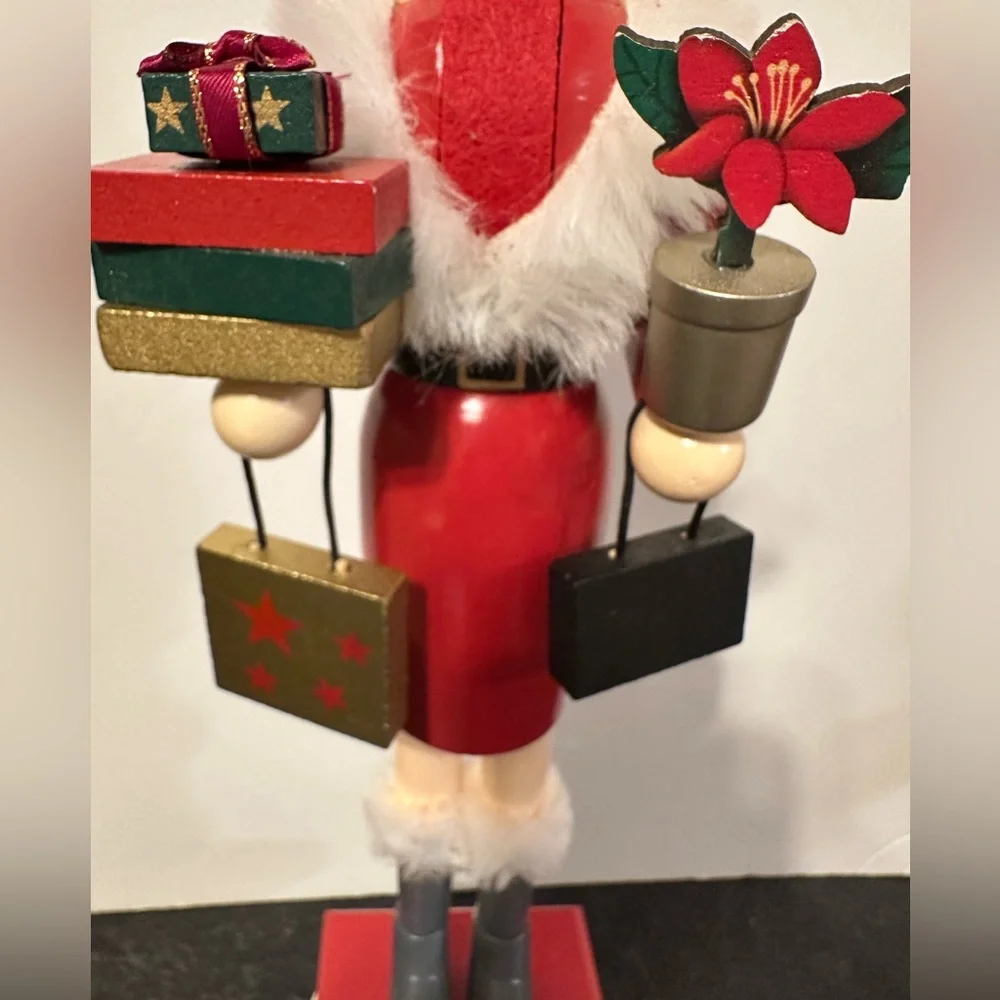 Shopper lady nutcracker - Picture 6 of 8